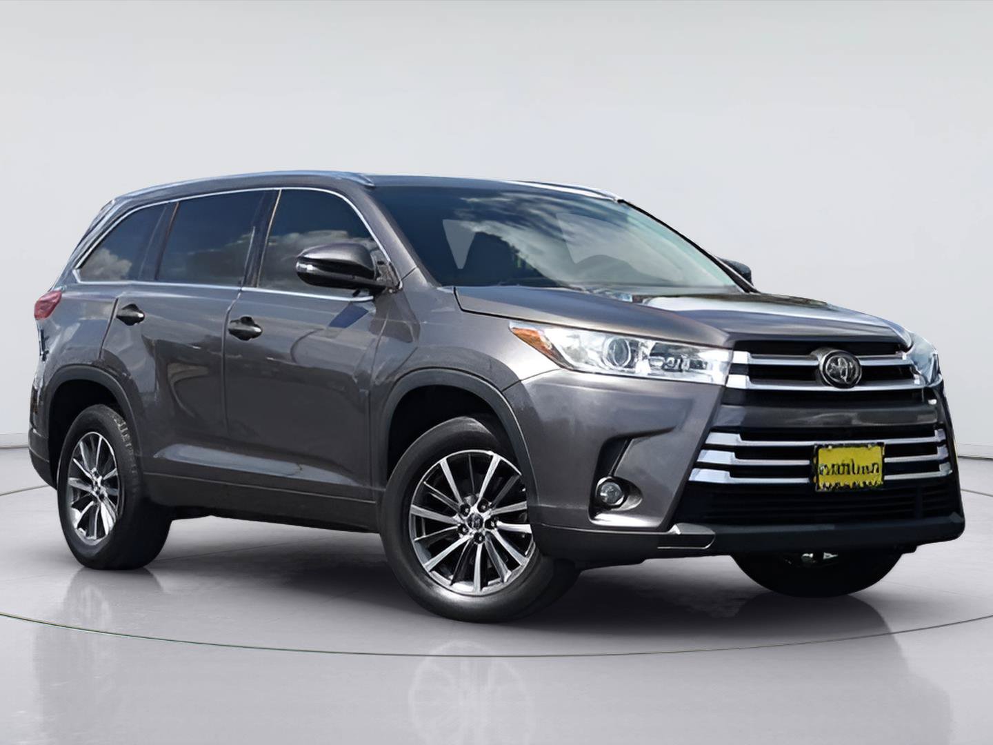 Used 2017 Toyota Highlander XLE FWD video 2
