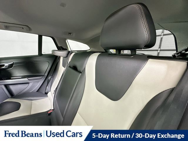 Used 2017 Volvo V60 T5 Cross Country w/ Convenience Package image 28