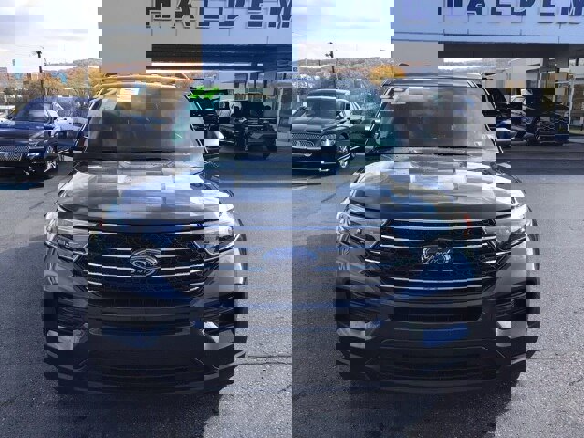 Certified 2022 Ford Explorer XLT image 3