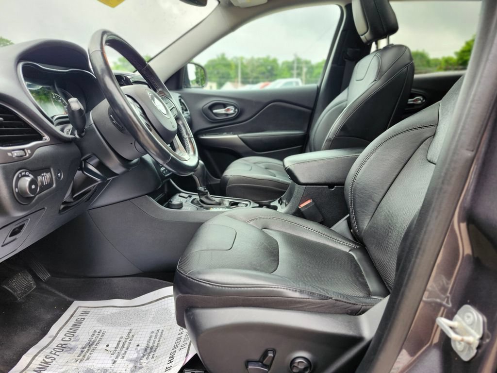 Used 2020 Jeep Cherokee Limited AWD/4WD image 18