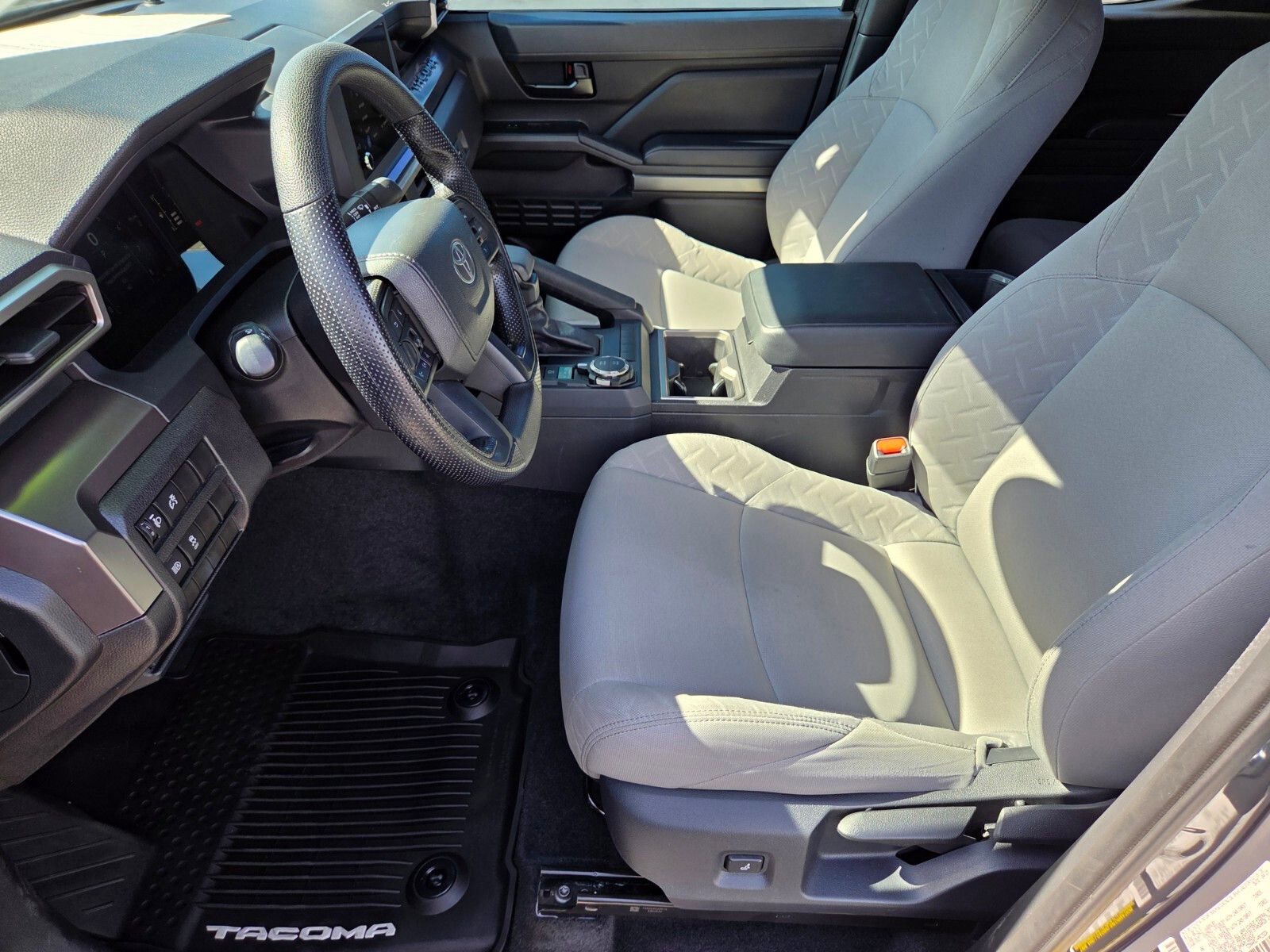 Used 2025 Toyota Tacoma SR5 AWD/4WD image 10