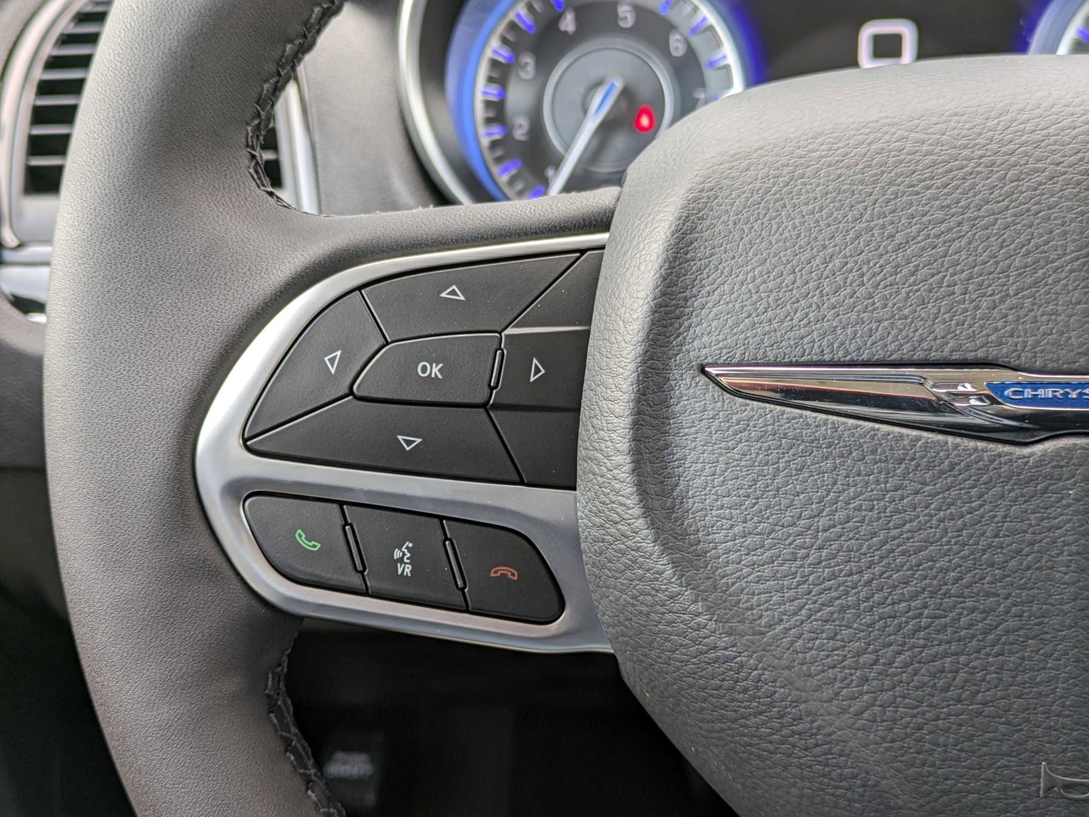 Used 2023 Chrysler 300 Touring w/ Sport Appearance Package image 16