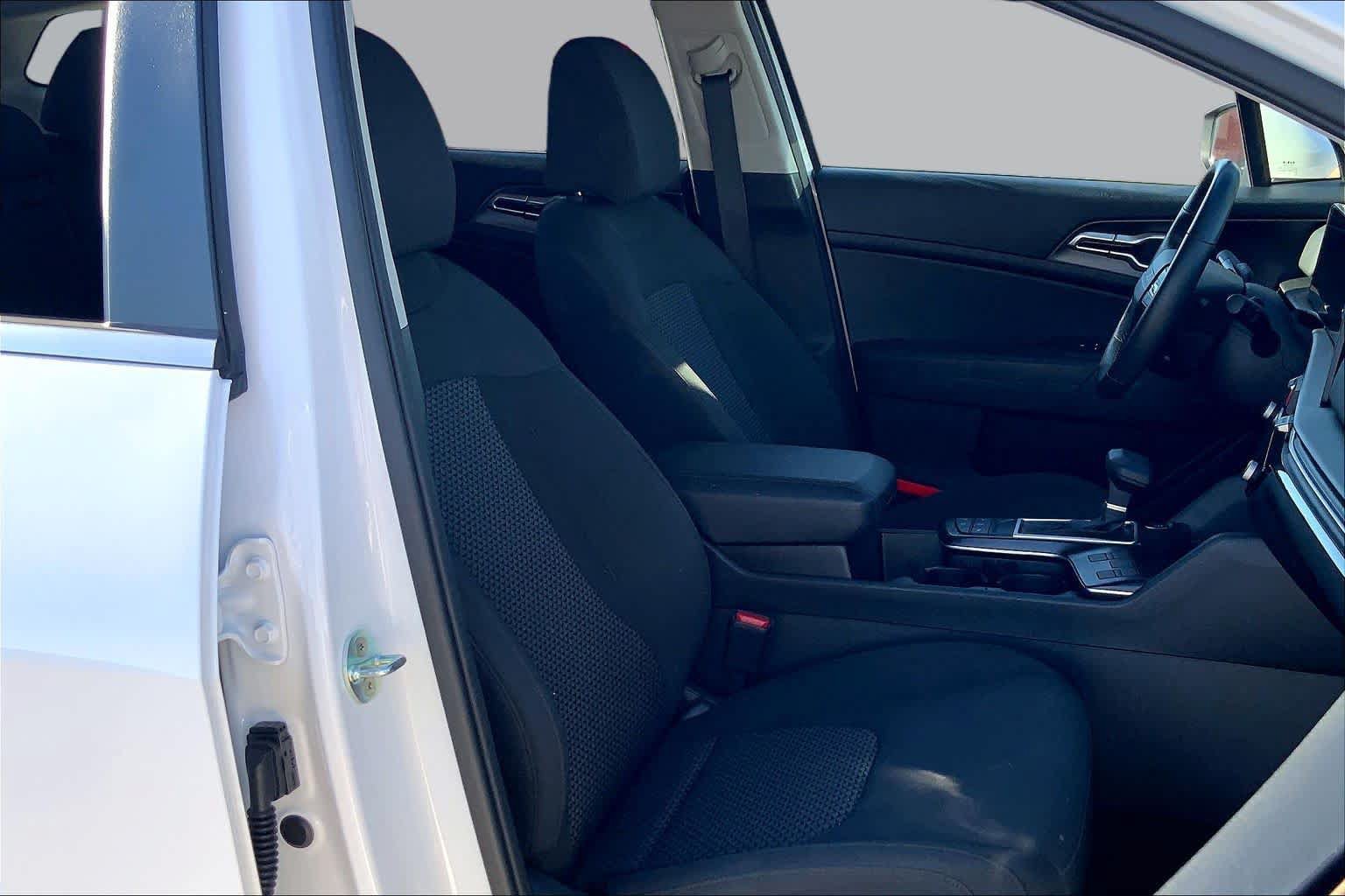 Used 2026 Kia Sportage LX FWD image 9