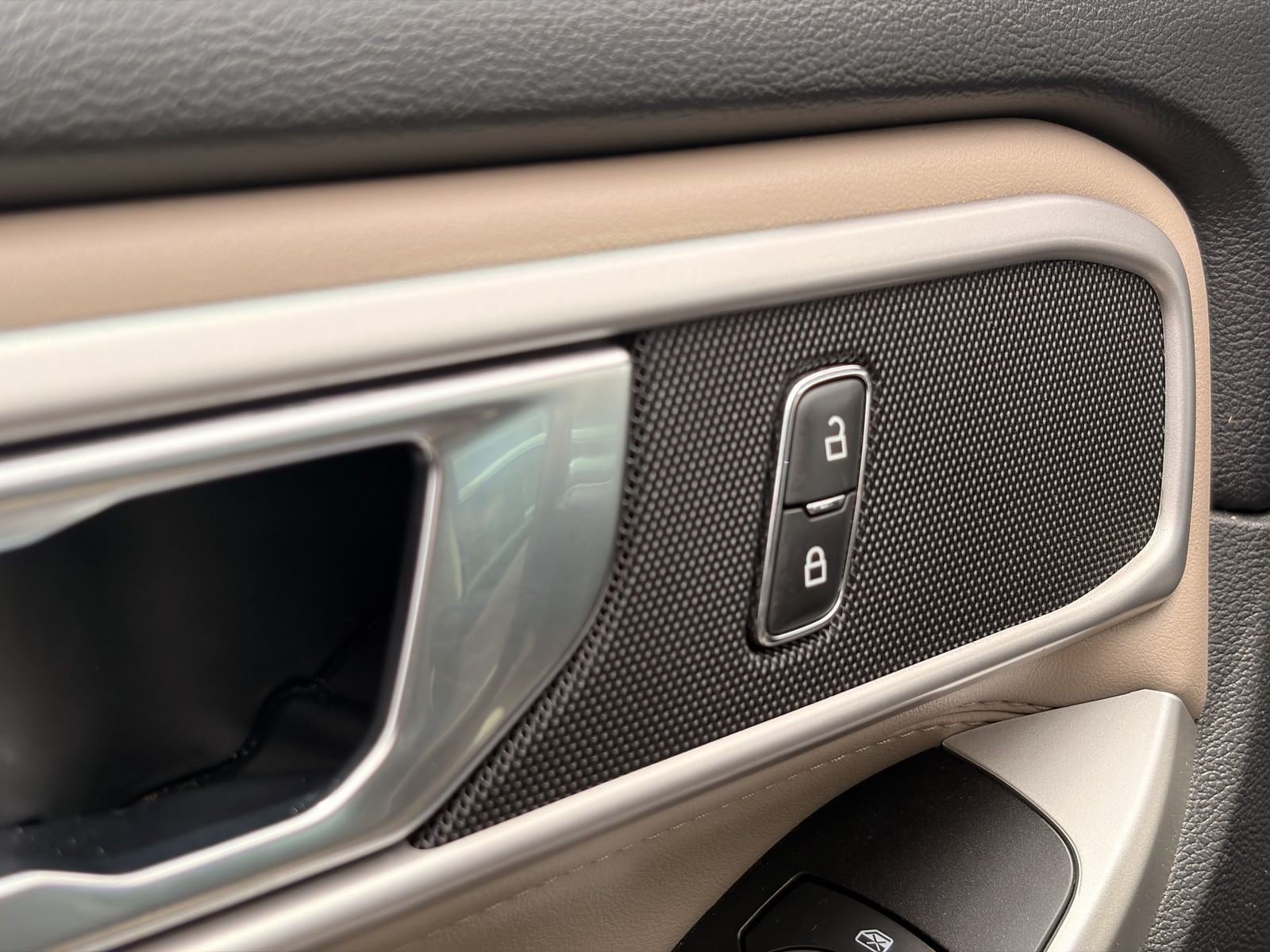 Certified 2021 Ford Explorer XLT RWD image 21