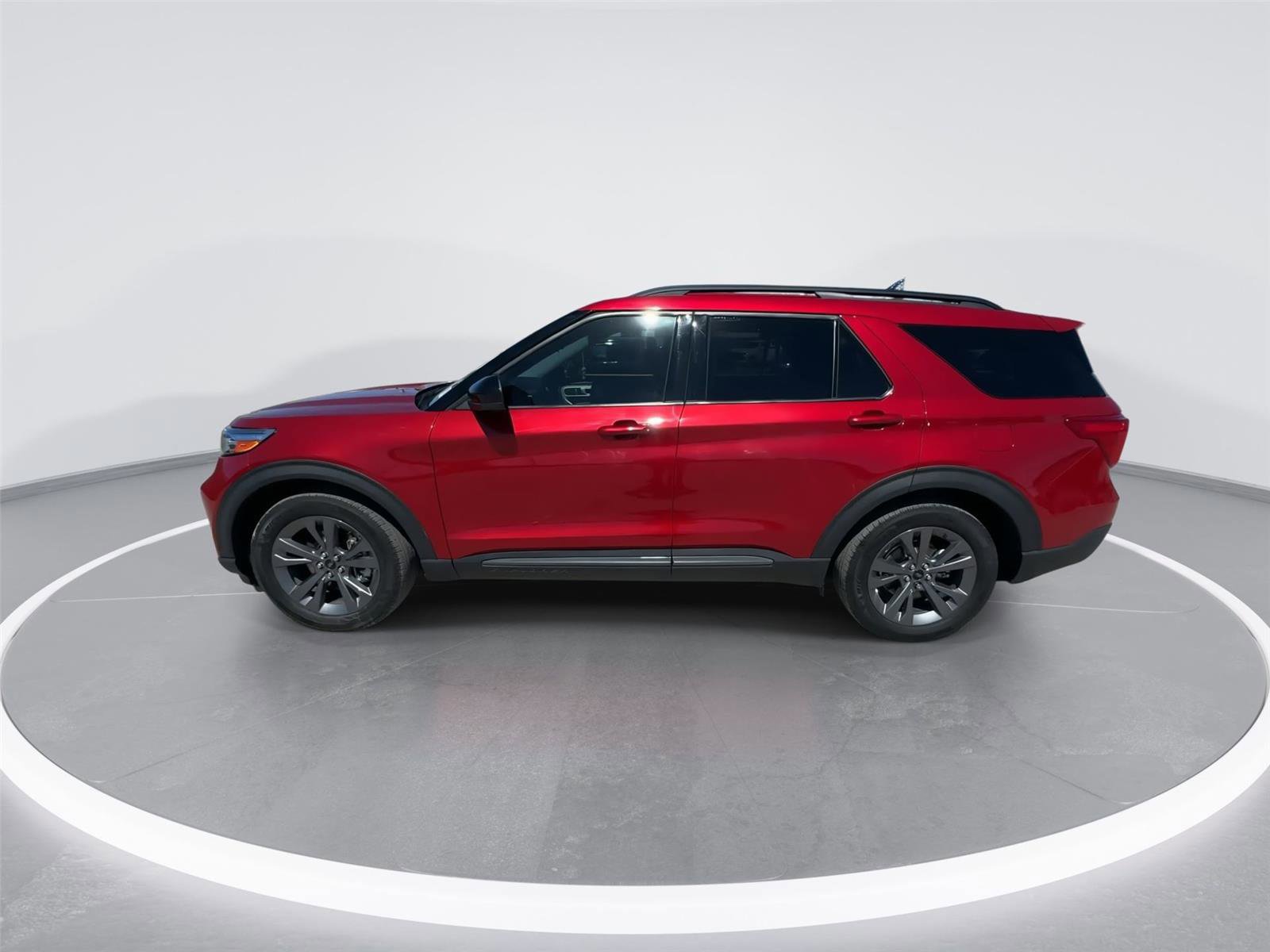 Certified 2024 Ford Explorer XLT w/ Equipment Group 202A image 7