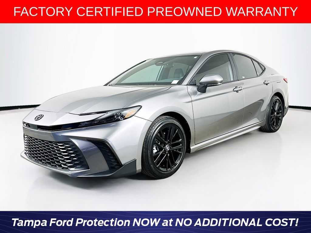 Used 2025 Toyota Camry SE image 1