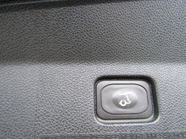 Certified 2018 Ford Explorer XLT w/ Equipment Group 202A image 15