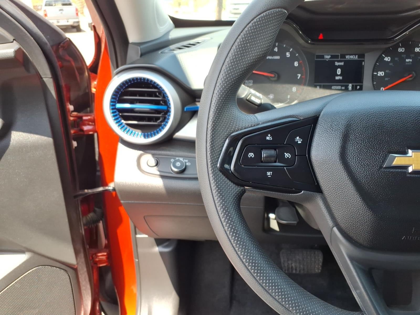 Used 2024 Chevrolet Trax LS w/ LS Convenience Package FWD image 28