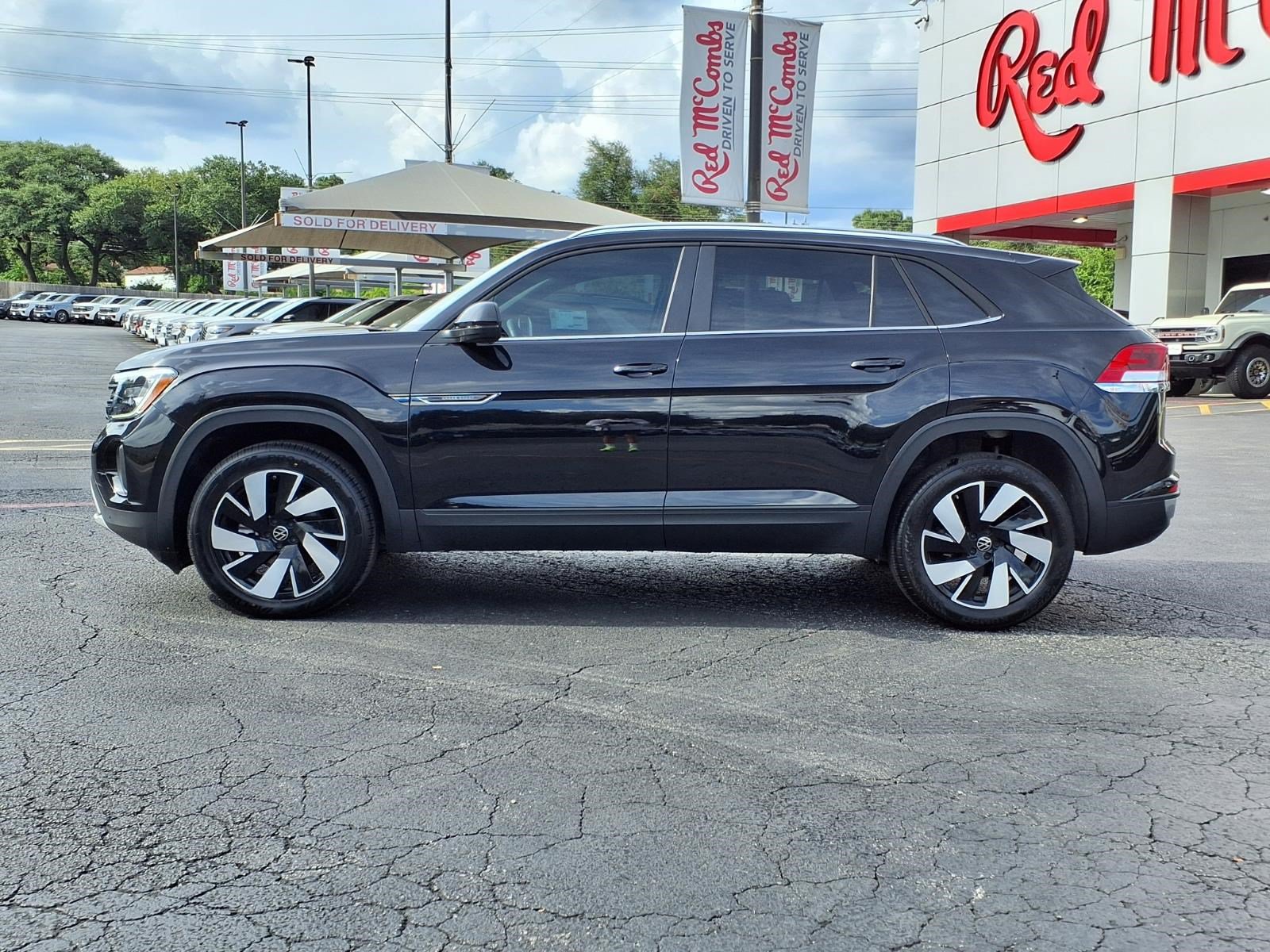 Used 2025 Volkswagen Atlas Cross Sport SE FWD image 9
