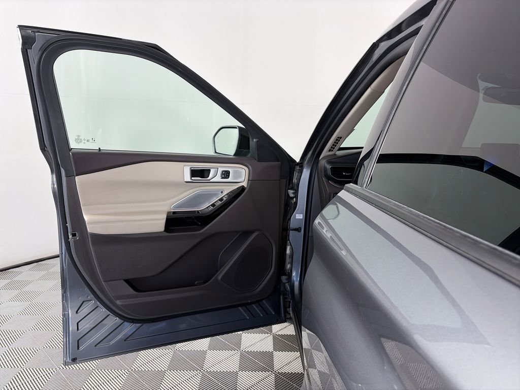 Certified 2021 Ford Explorer Platinum w/ Equipment Group 601A image 10