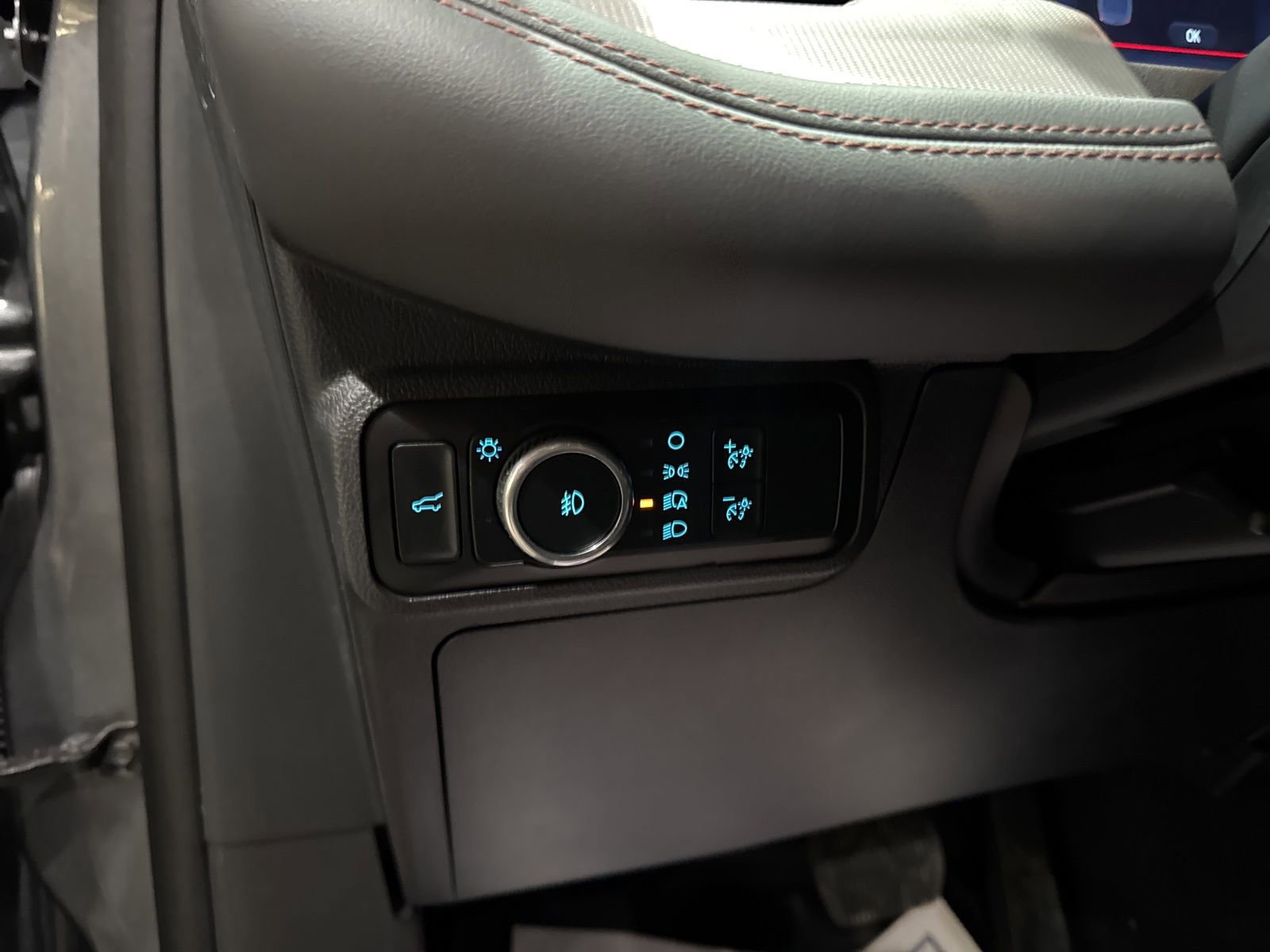 Certified 2025 Ford Explorer Active w/ Active Comfort Package image 30