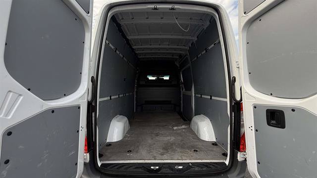 Used 2023 Mercedes-Benz Sprinter 2500 image 25