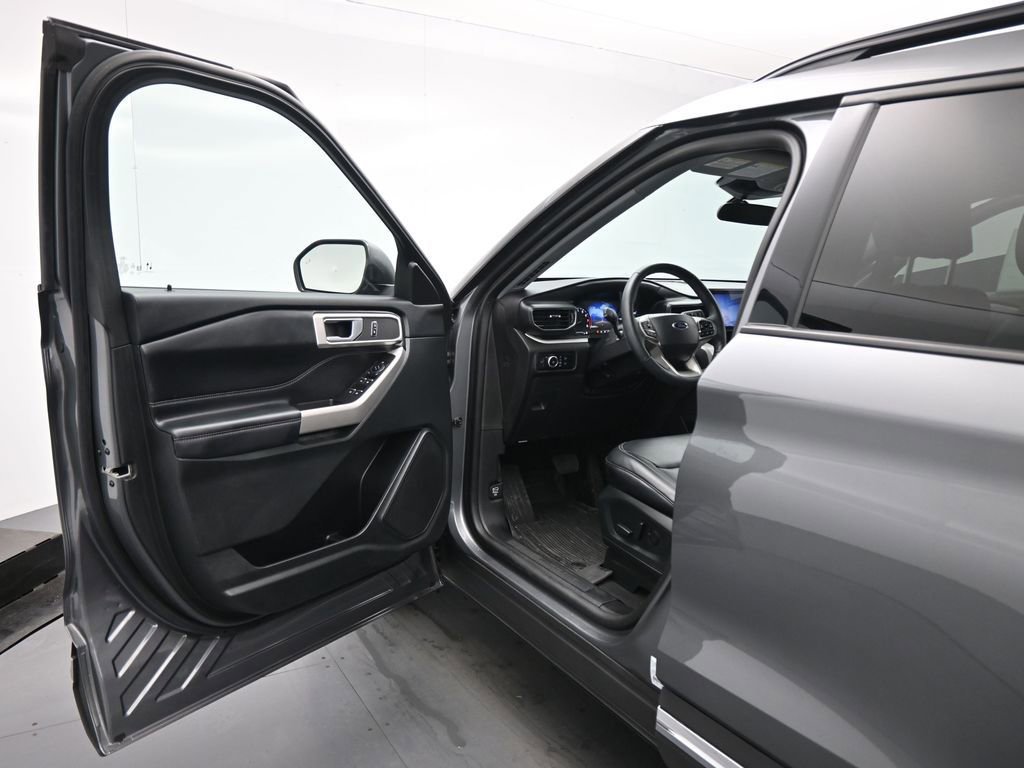 Certified 2023 Ford Explorer XLT w/ Equipment Group 202A image 9