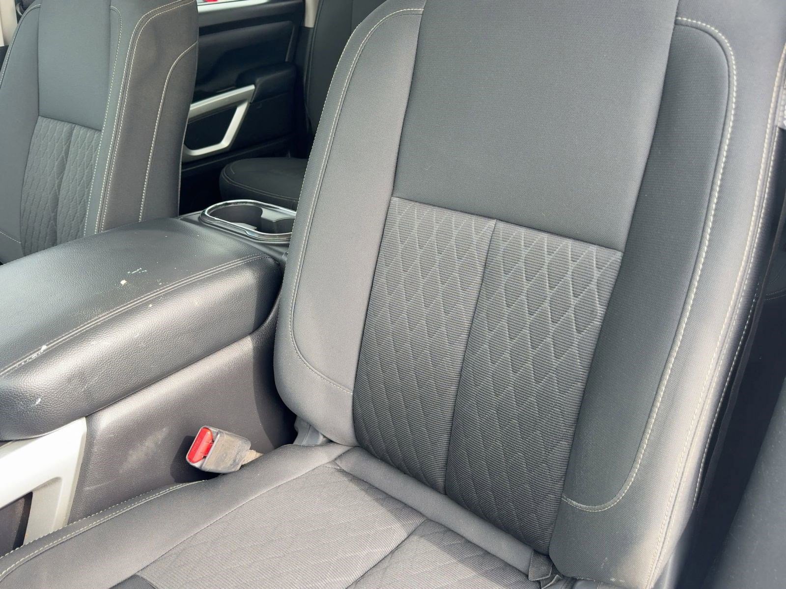 Used 2018 Nissan Titan SV w/ SV Convenience Package image 21