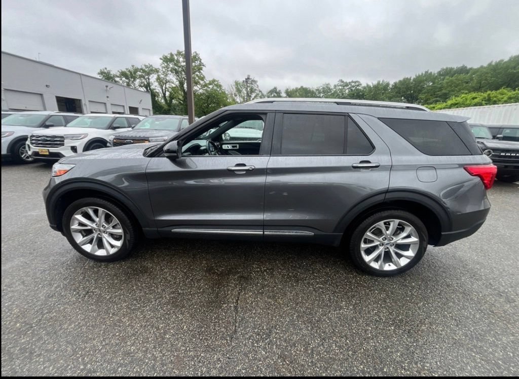 Certified 2022 Ford Explorer Platinum w/ Equipment Group 601A AWD/4WD image 8