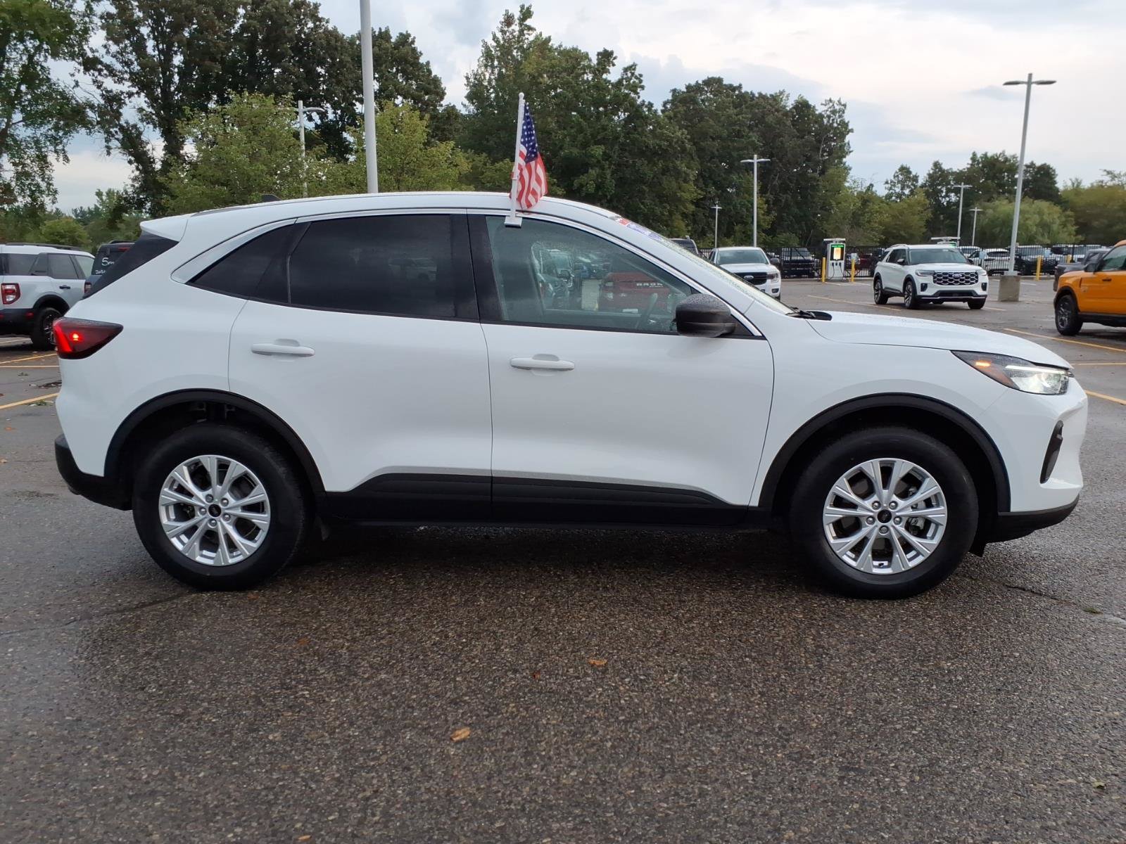 Certified 2023 Ford Escape Active AWD/4WD image 9