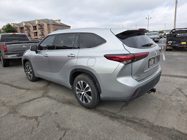 Used 2022 Toyota Highlander XLE FWD image 6