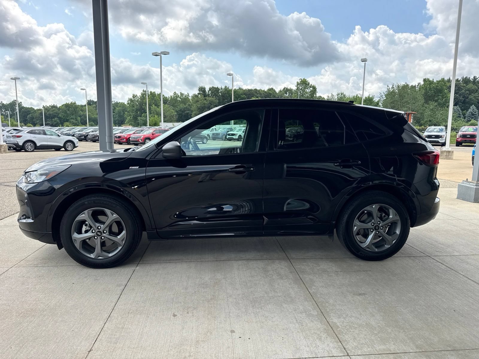 Certified 2024 Ford Escape ST-Line w/ Tech Pack #1 AWD/4WD image 4
