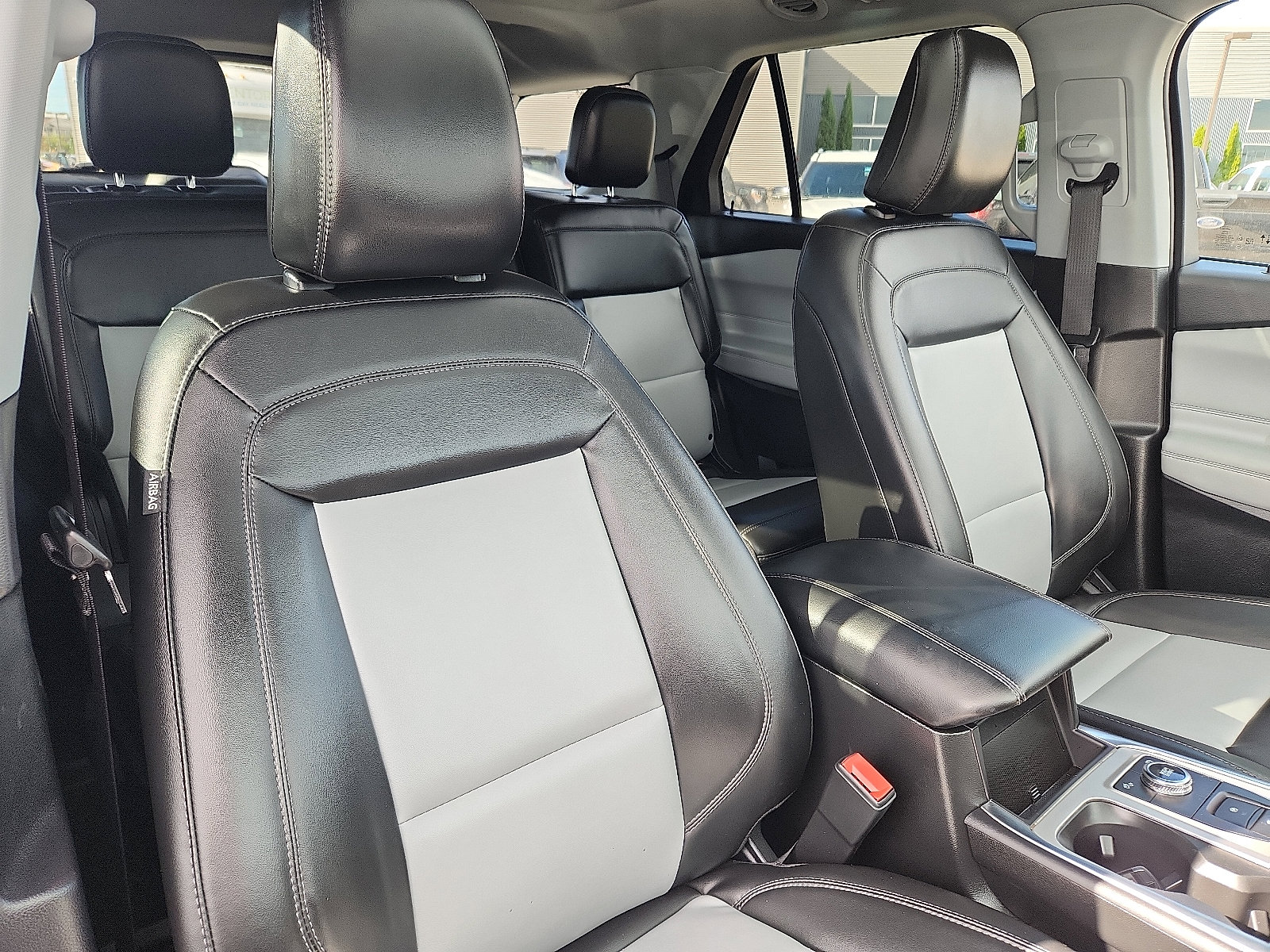 Certified 2022 Ford Explorer XLT w/ Equipment Group 202A image 33