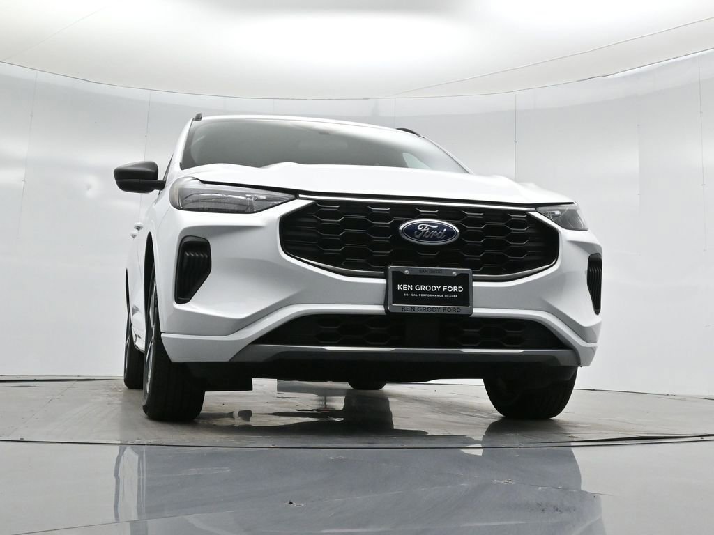 Certified 2023 Ford Escape ST-Line w/ Equipment Group 301A image 7