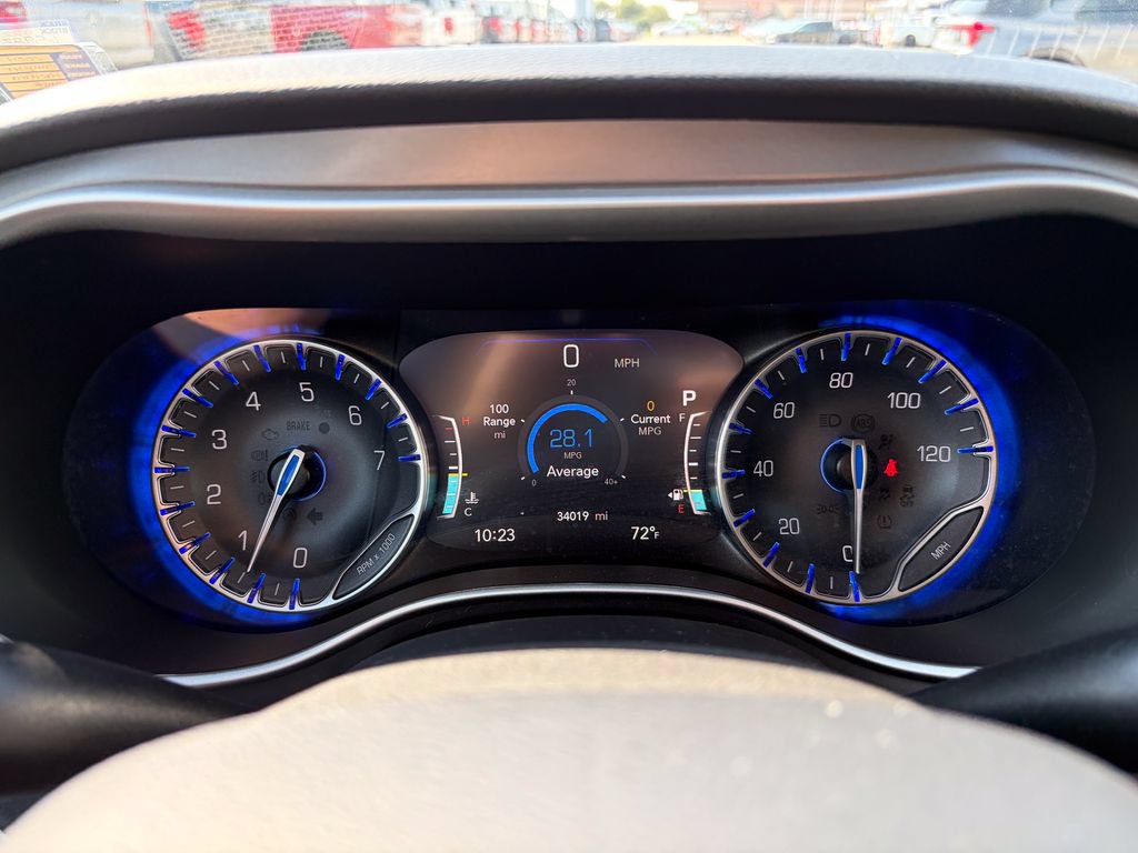 Used 2024 Chrysler Pacifica Touring-L FWD image 30