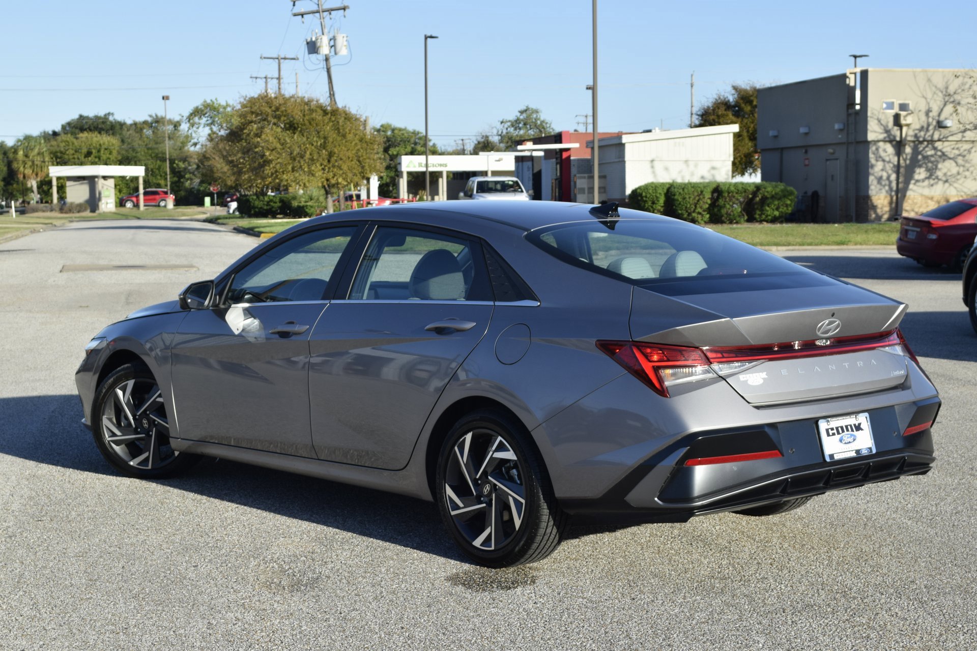 Used 2024 Hyundai Elantra Limited image 9