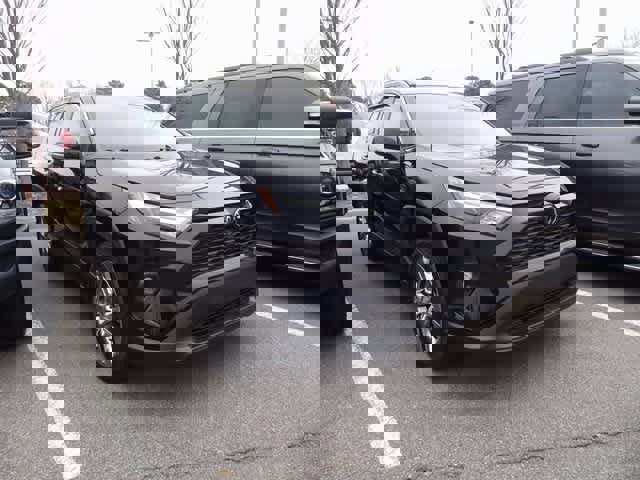 Used 2023 Toyota RAV4 XLE Premium image 3