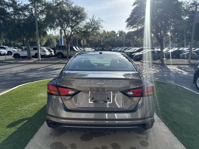 Used 2024 Nissan Altima 2.5 SV FWD image 5
