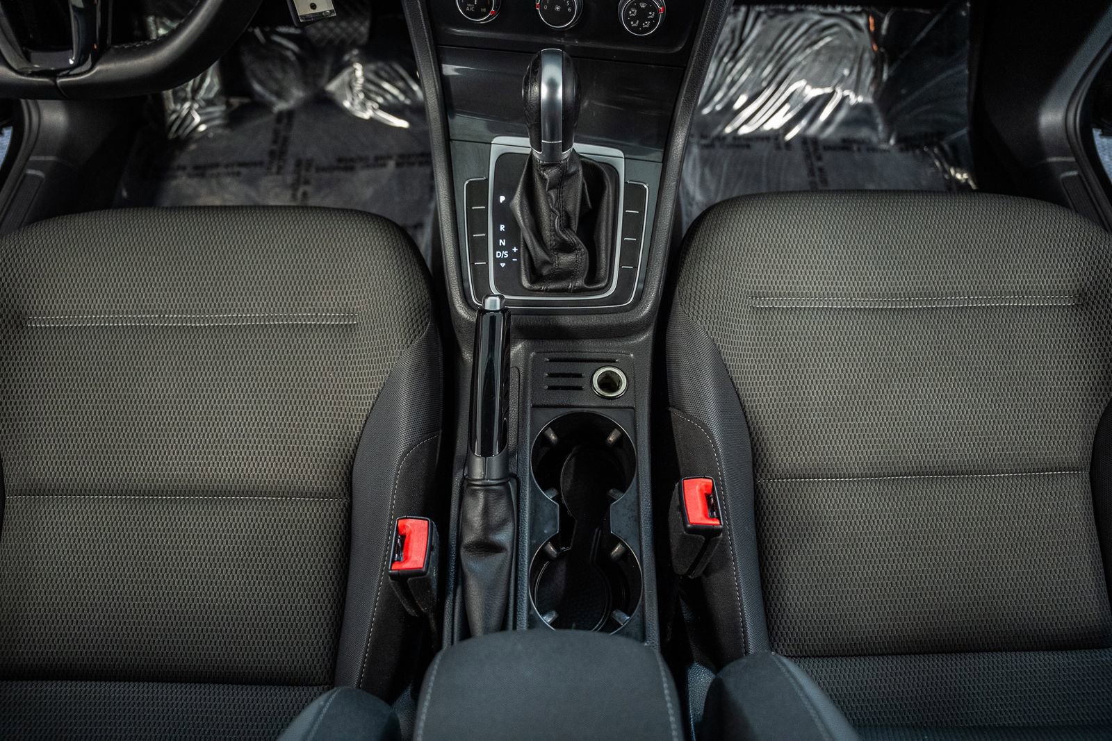 Used 2018 Volkswagen Golf SE FWD image 27