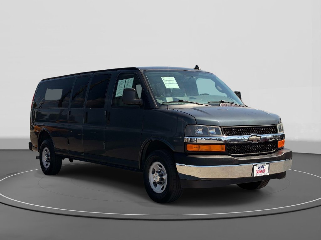 Used 2017 Chevrolet Express 3500 LT w/ LT Preferred Equipment Group RWD image 4