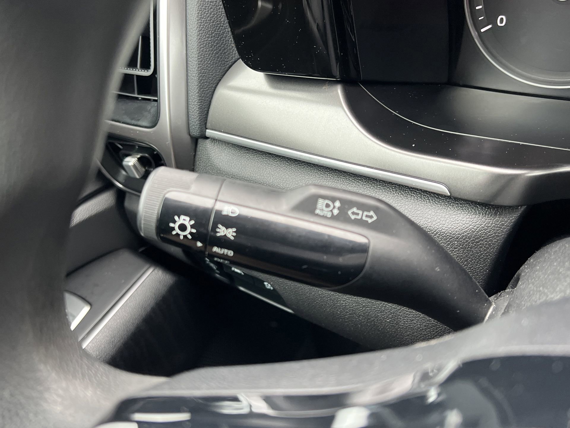 Used 2023 Kia Sorento LX image 15