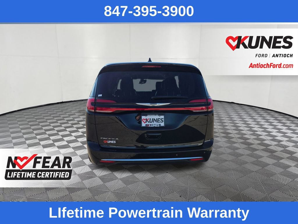 Used 2024 Chrysler Pacifica Touring-L FWD image 6