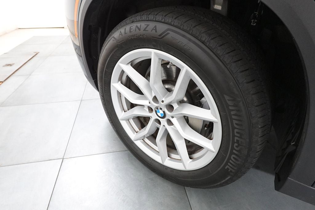 Used 2022 BMW X5 xDrive40i w/ Parking Assistance Package AWD/4WD image 30