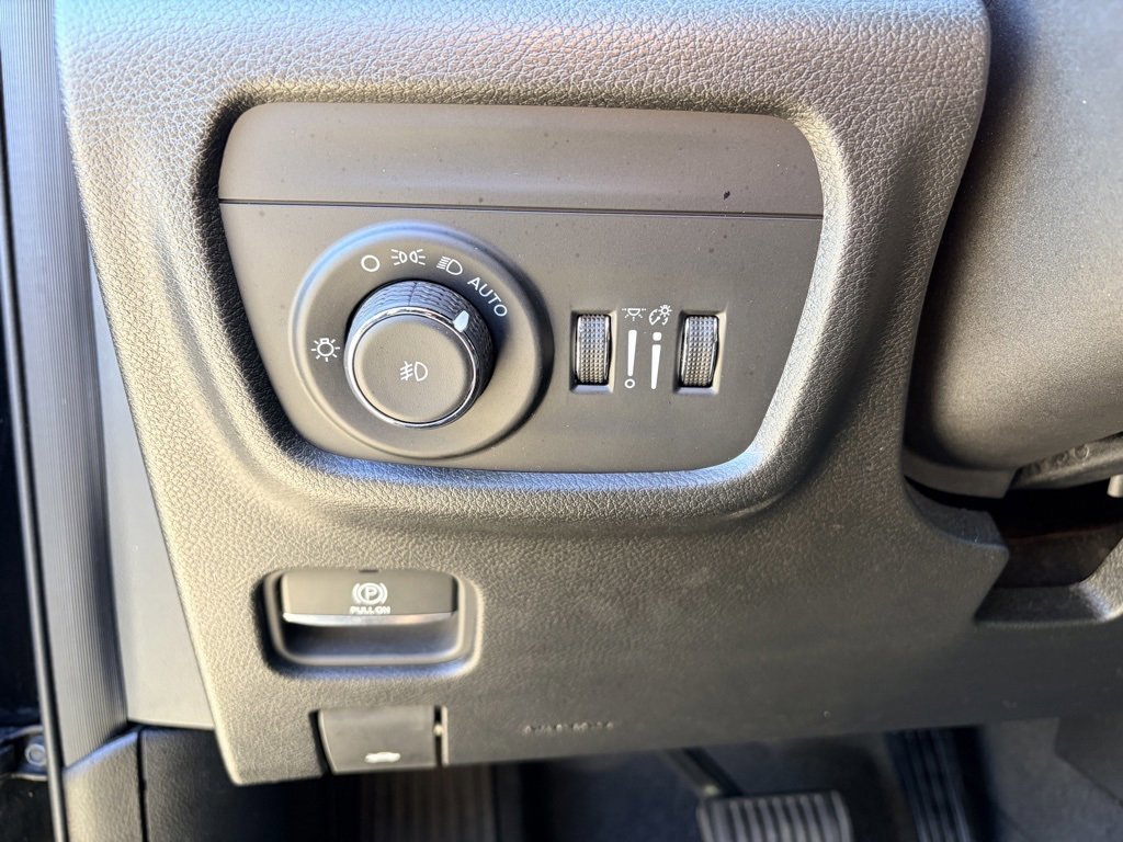 Used 2024 Jeep Grand Cherokee L Limited w/ MOPAR Finishing Package image 22