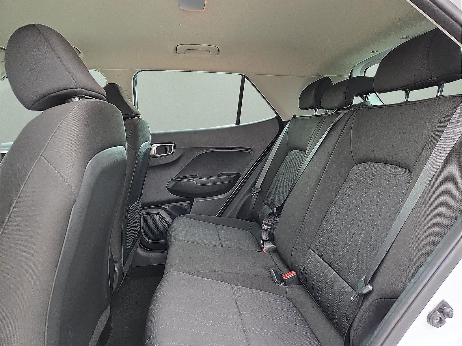 Used 2025 Hyundai Venue SE image 10