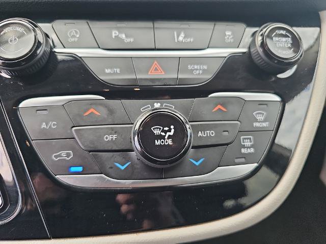 Used 2024 Chrysler Pacifica Touring-L FWD image 22