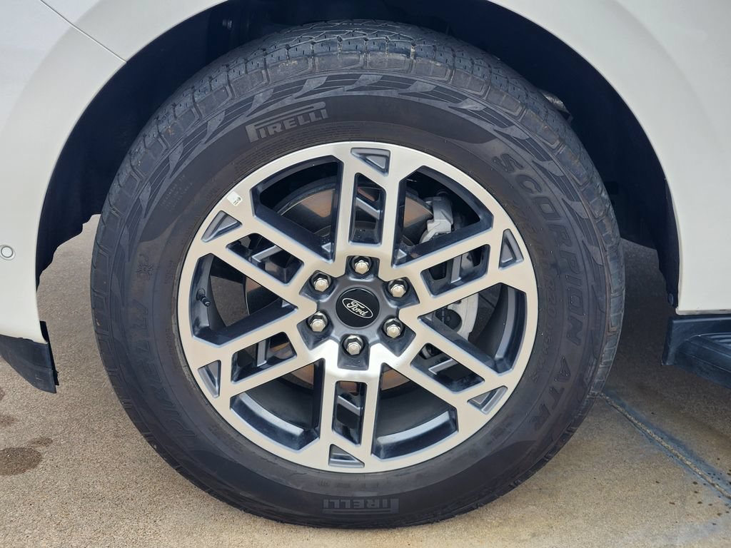 Certified 2025 Ford Expedition Active AWD/4WD image 10