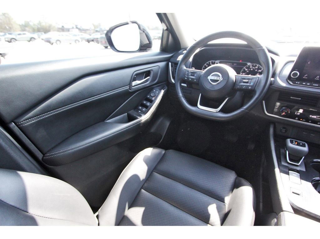 Used 2024 Nissan Rogue SV w/ SV Premium Package image 11