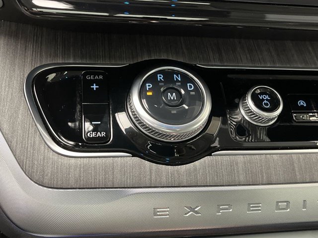 Certified 2025 Ford Expedition Platinum w/ Platinum Ultimate Package AWD/4WD image 30