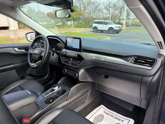 Certified 2022 Ford Escape Titanium w/ Class II Trailer Tow Package image 24