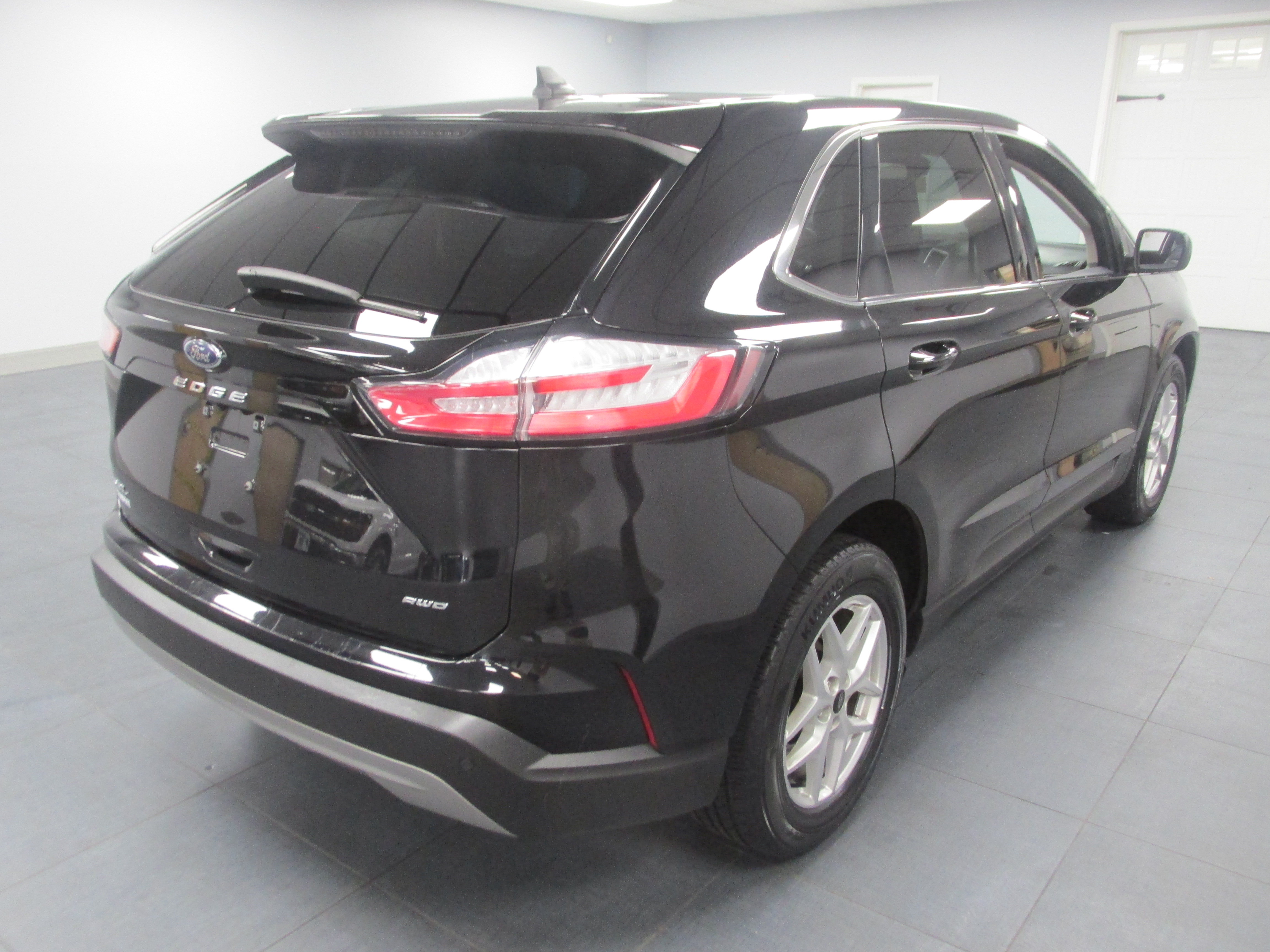 Certified 2024 Ford Edge SEL AWD/4WD image 5