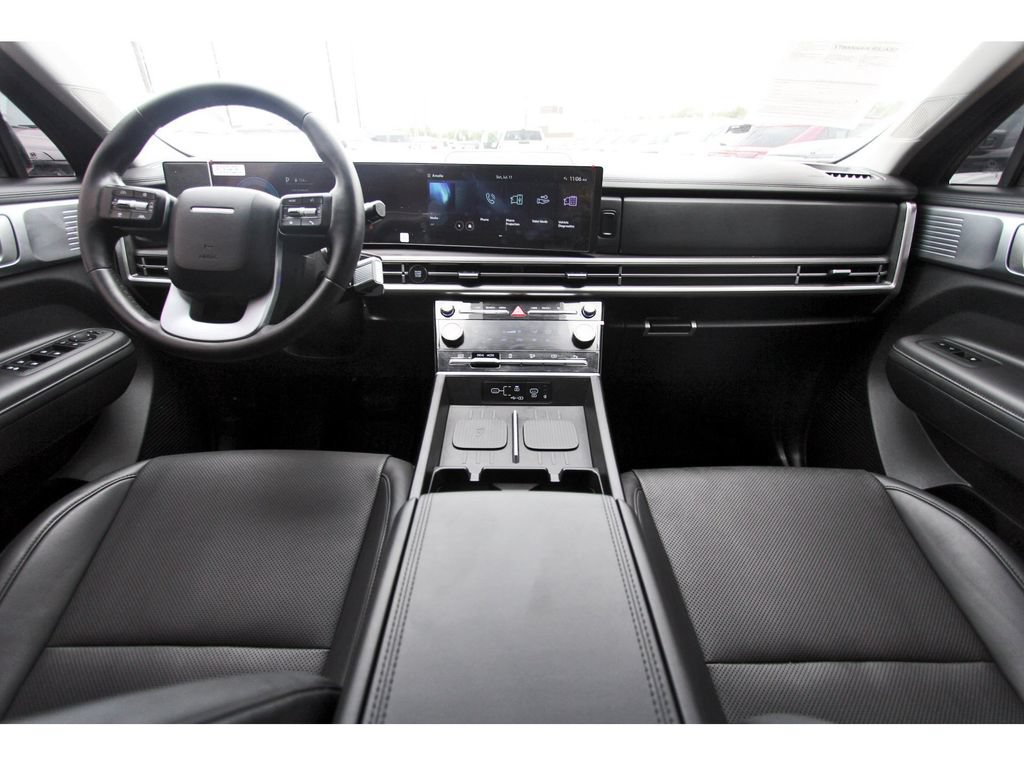 Used 2025 Hyundai Santa Fe SEL FWD image 11