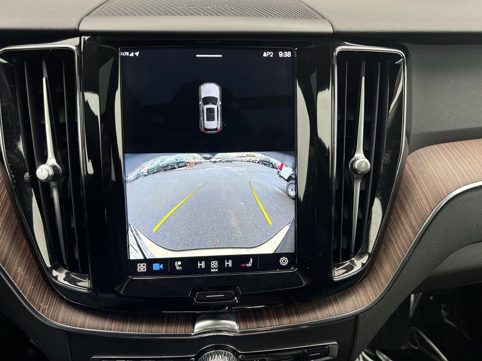 Used 2023 Volvo XC60 T8 Plus w/ Protection Package Premier image 19