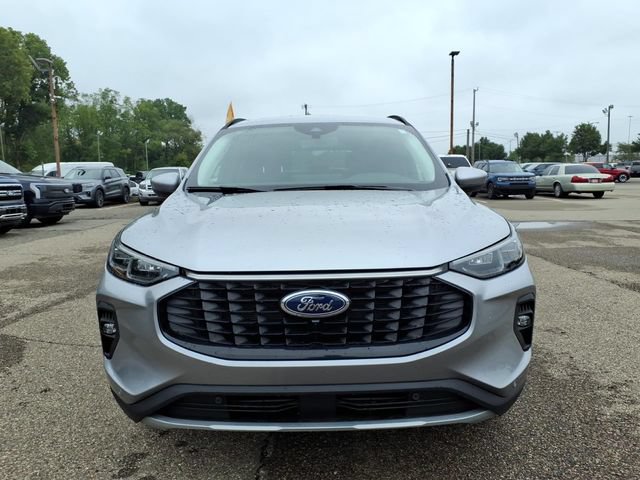 Certified 2024 Ford Escape Platinum AWD/4WD image 2