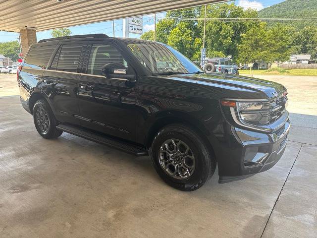 Certified 2025 Ford Expedition Active RWD image 3
