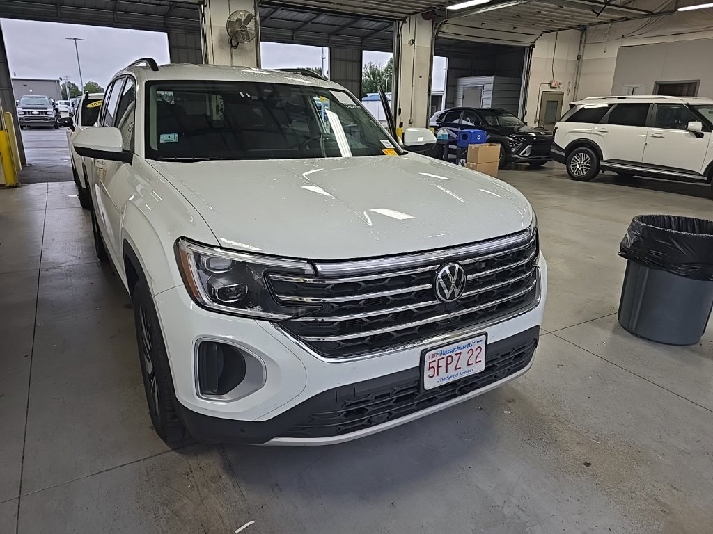 Used 2025 Volkswagen Atlas SE AWD/4WD image 1
