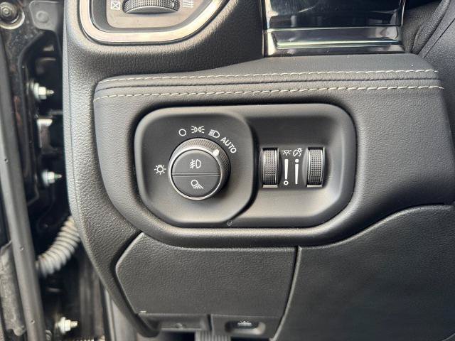 Used 2025 RAM 2500 Limited AWD/4WD image 26
