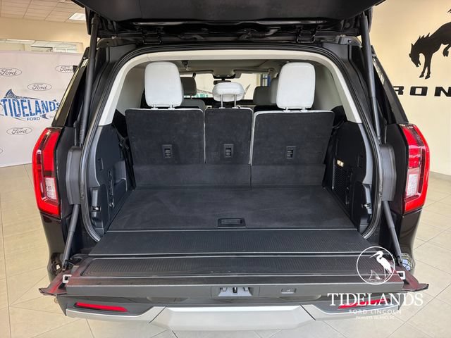 Certified 2025 Ford Expedition Platinum w/ Driver's Package AWD/4WD image 12