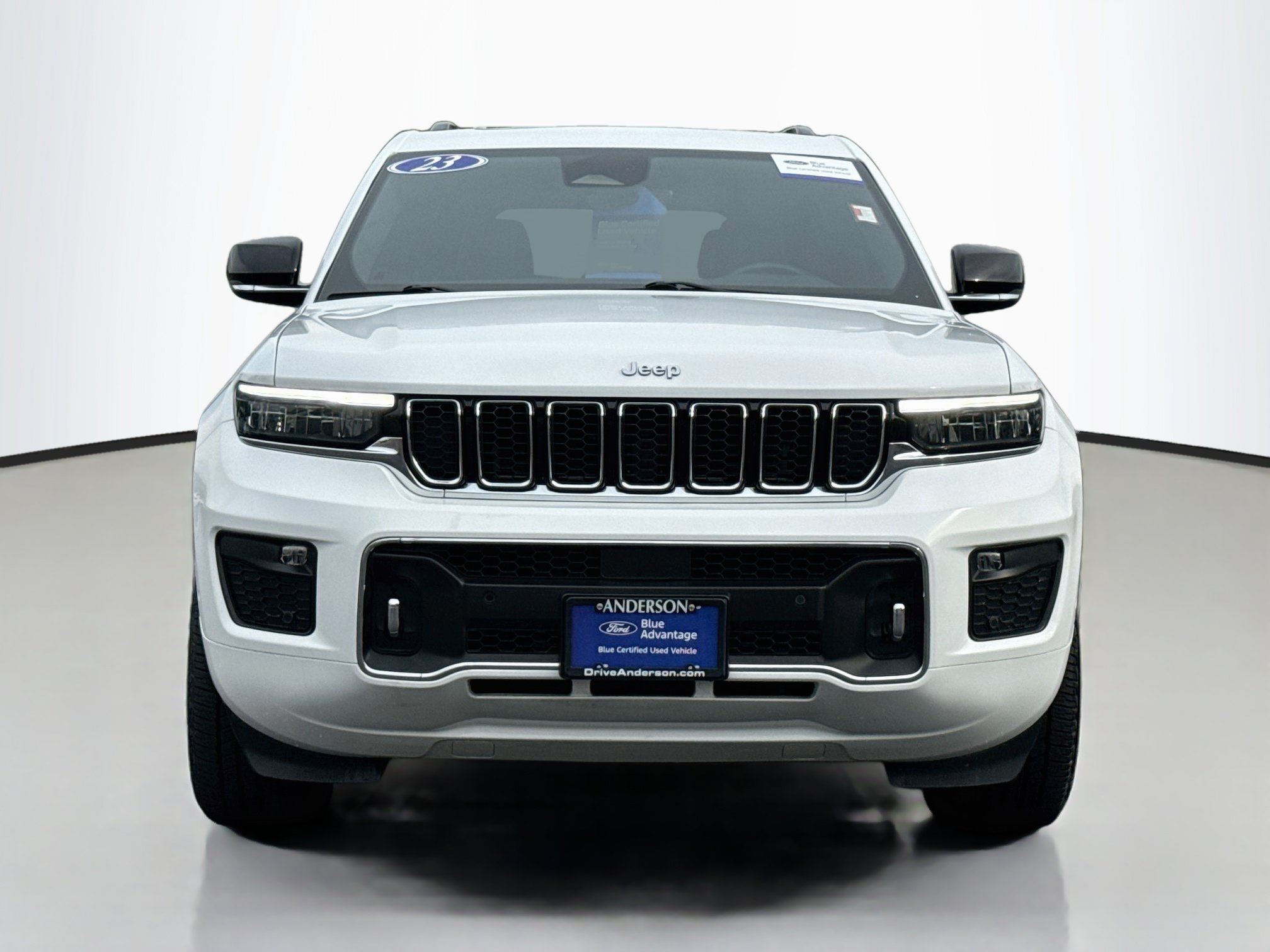 Used 2023 Jeep Grand Cherokee Overland AWD/4WD image 2
