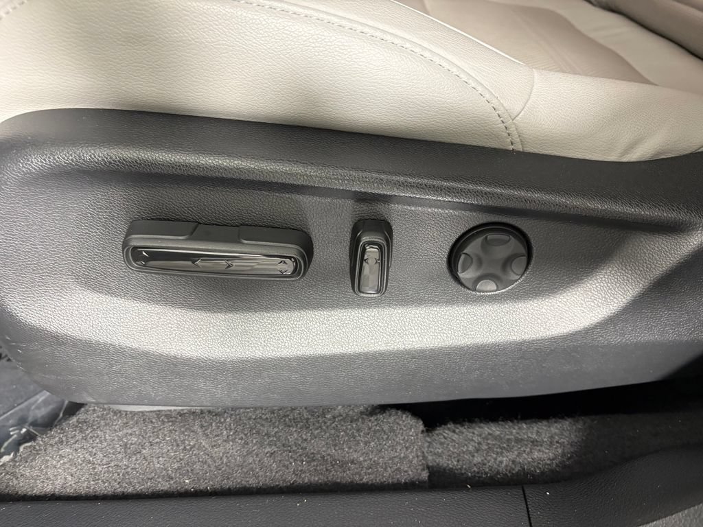 Used 2022 Honda CR-V Touring image 15